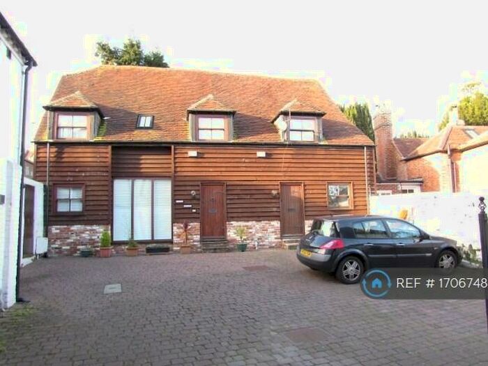 2 Bedroom Semi-Detached House To Rent In High Street, Fareham, PO16