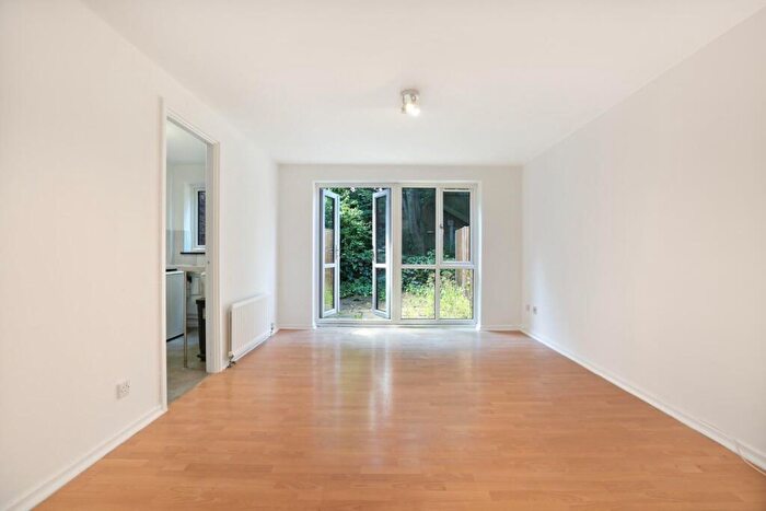 1 Bedroom Apartment For Sale In Allendale Close, London, SE5