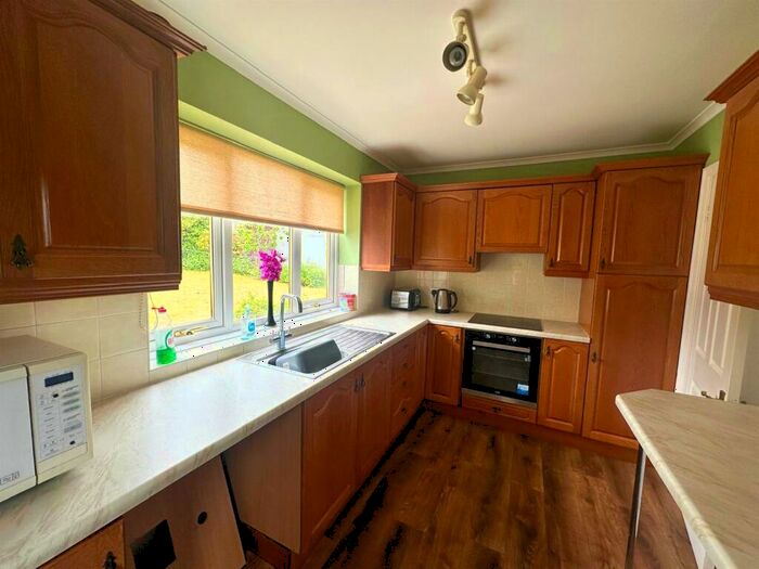 2 Bedroom Detached Bungalow For Sale In Greenacres Drive, Keighley, BD20