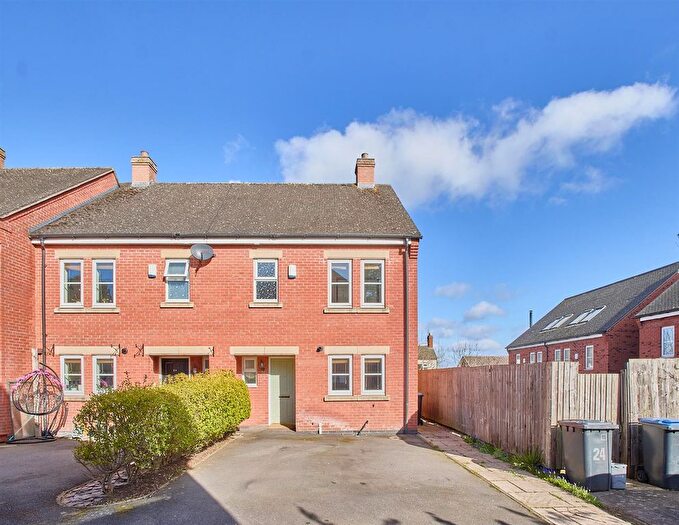 3 Bedroom Town House For Sale In Bird Close, Earl Shilton, Leicester, LE9