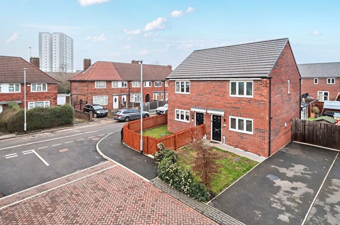 2 Bedroom Semi Detached House For Sale In Parklands Court, Seacroft, Leeds, LS14
