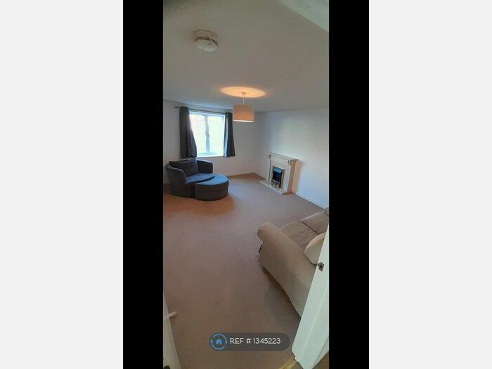 2 Bedroom Flat To Rent In Lloyd Close, Cheltenham, GL51