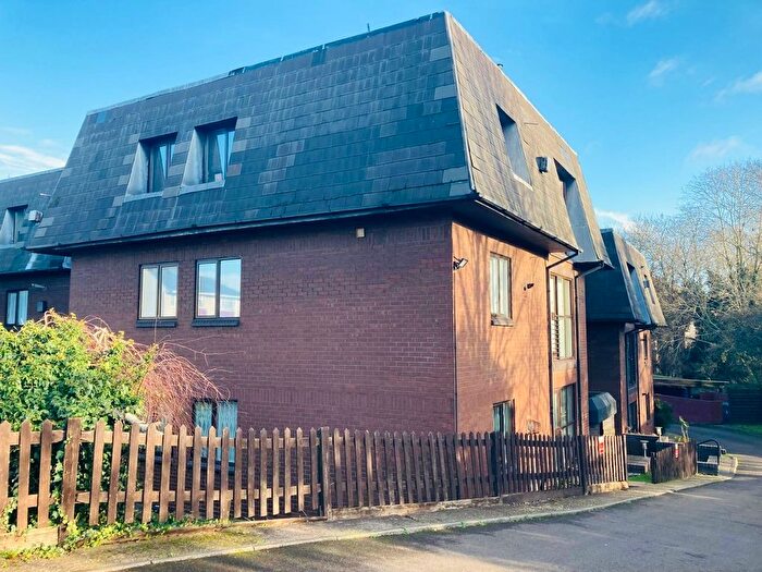 2 Bedroom Flat To Rent In Broadhurst Avenue, Edgware, HA8