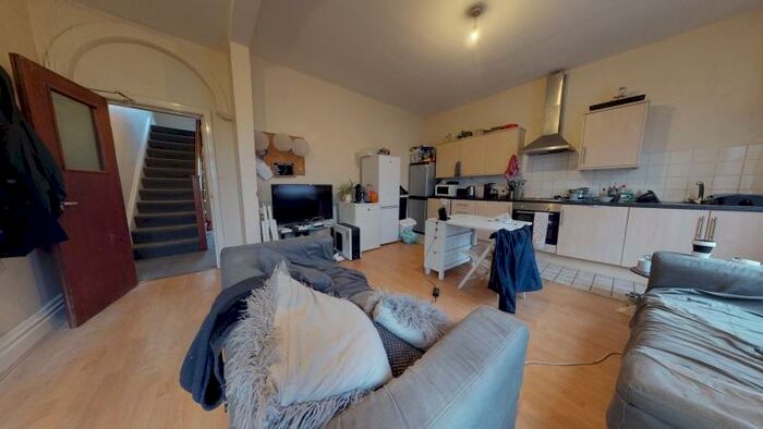 5 Bedroom Semi-Detached House To Rent In Birling Close, Brighton, BN2