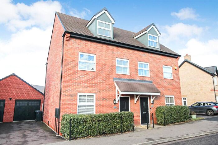 3 Bedroom Semi Detached House For Sale In Poppy Drive, Ampthill, Bedfordshire, MK45