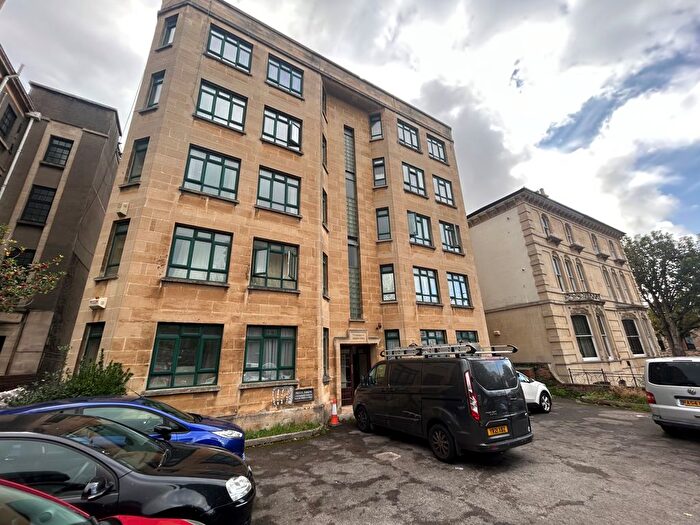 4 Bedroom Flat To Rent In Tyndalls Park Road, Bristol, BS8