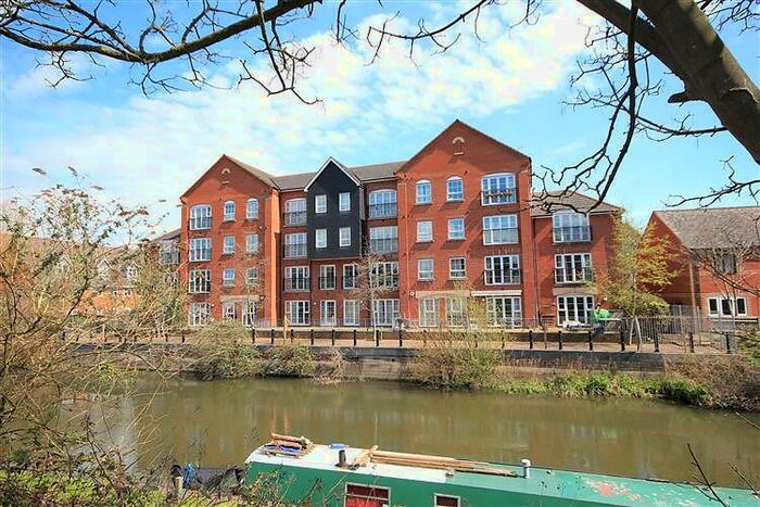 2 Bedroom Apartment To Rent In Hunters Wharf, Katesgrove Lane, Reading, Berkshire, RG1