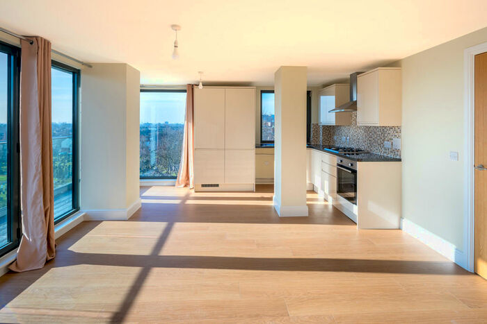 3 Bedroom Apartment To Rent In High Road, Ilford, IG1