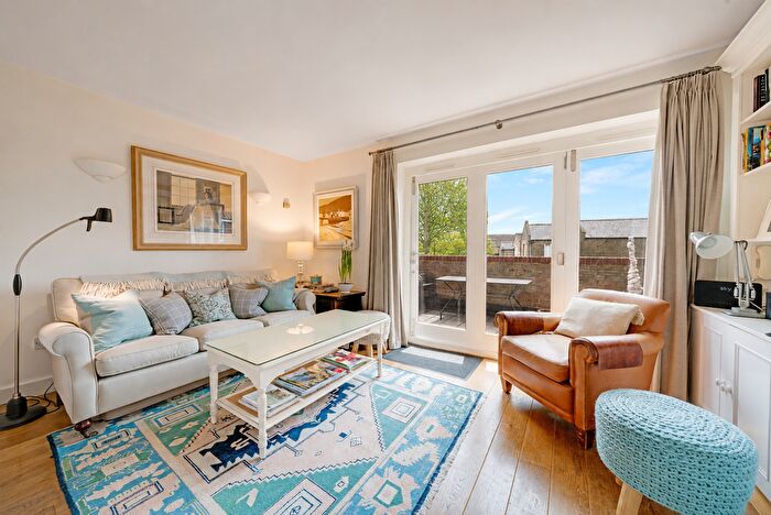 2 Bedroom Flat For Sale In Flood Lane, Twickenham, TW1