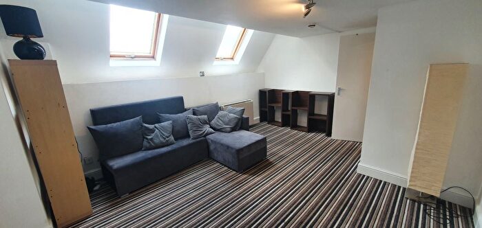 2 Bedroom Flat To Rent In Saltaire Road, Shipley, BD18