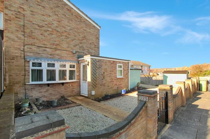 3 Bedroom Terraced House To Rent In Bracelet Close, Corringham, Stanford-Le-Hope SS17