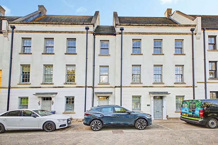 2 Bedroom Flat For Sale In Clickers Drive, Northampton, NN5