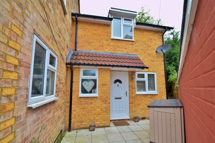 2 Bedroom Semi-Detached House To Rent In Winchester, SO22