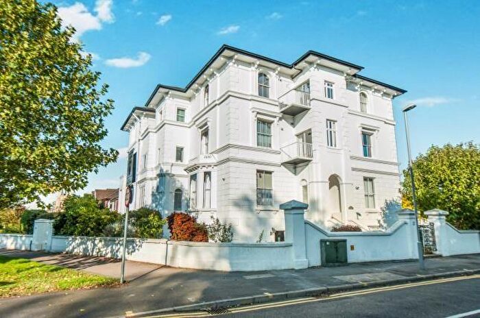 2 Bedroom Flat To Rent In Anglesea Road, Kingston Upon Thames, KT1