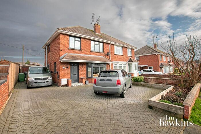 3 Bedroom Semi Detached House For Sale In Longleaze, Royal Wootton Bassett, SN4