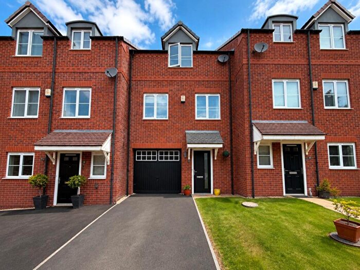 4 Bedroom House For Sale In Clifford Way, Kippax, Leeds, LS25