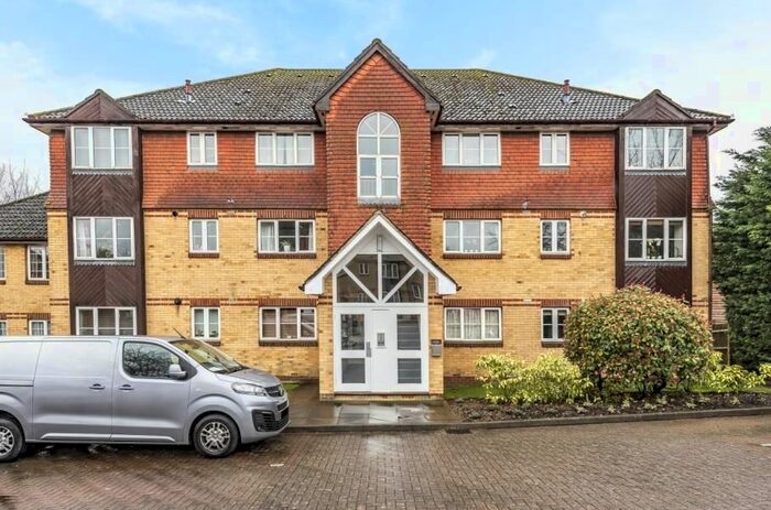 2 Bedroom Flat To Rent In Thompson Way, Mill End, Rickmansworth, WD3