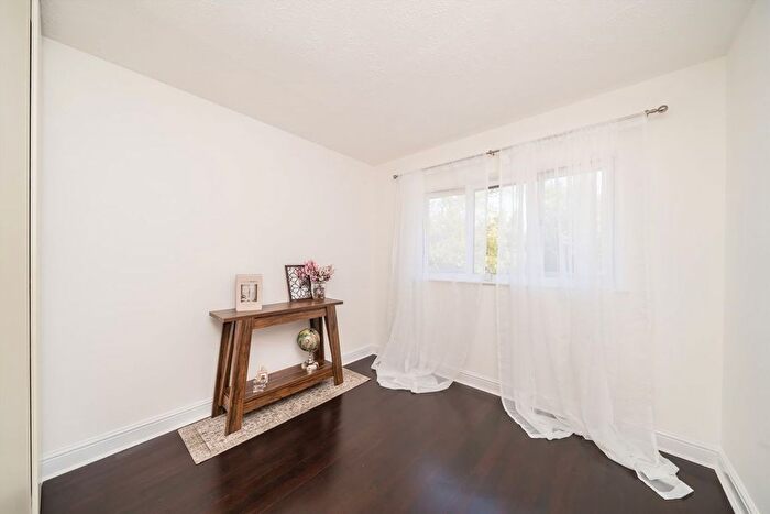 1 Bedroom Flat To Rent In St. Benedicts Close, Tooting, SW17