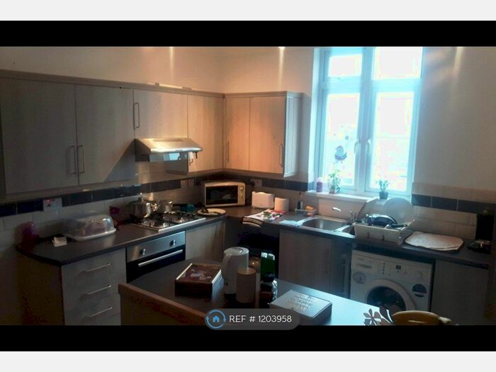 3 Bedroom Flat To Rent In Stoke, Plymouth, PL2
