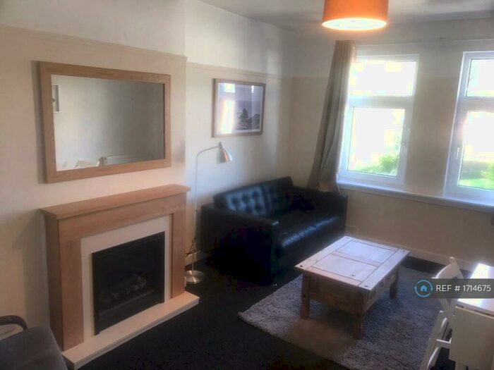 2 Bedroom Flat To Rent In Stenhouse Crescent, Edinburgh, EH11