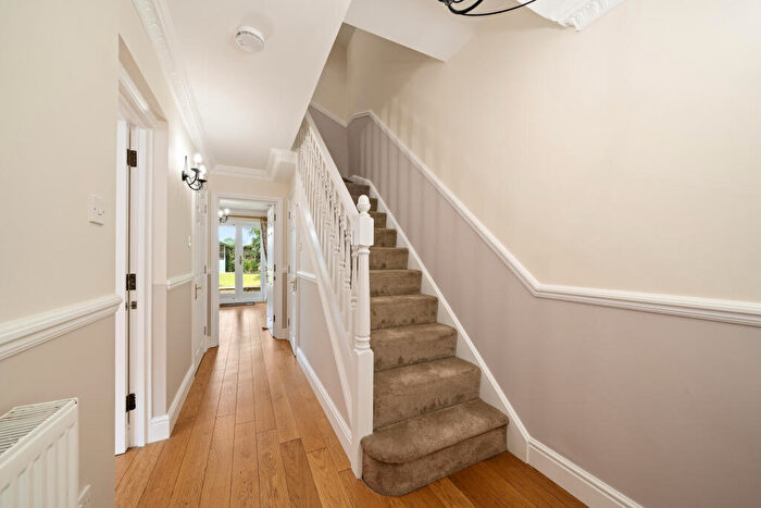 4 Bedroom Town House To Rent In Sandown Gate, Esher, KT10