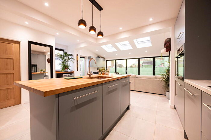 3 Bedroom Detached House For Sale In Dell Road, Bitterne Park, Southampton, SO18