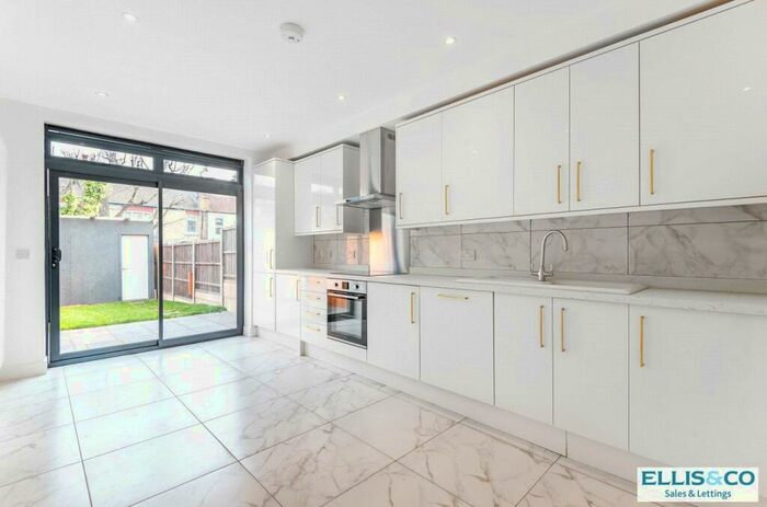 3 Bedroom End Of Terrace House To Rent In Tewkesbury Terrace, London, N11