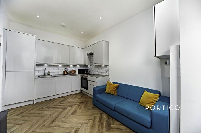 2 Bedroom Property To Rent In Lucien Road, London, SW17