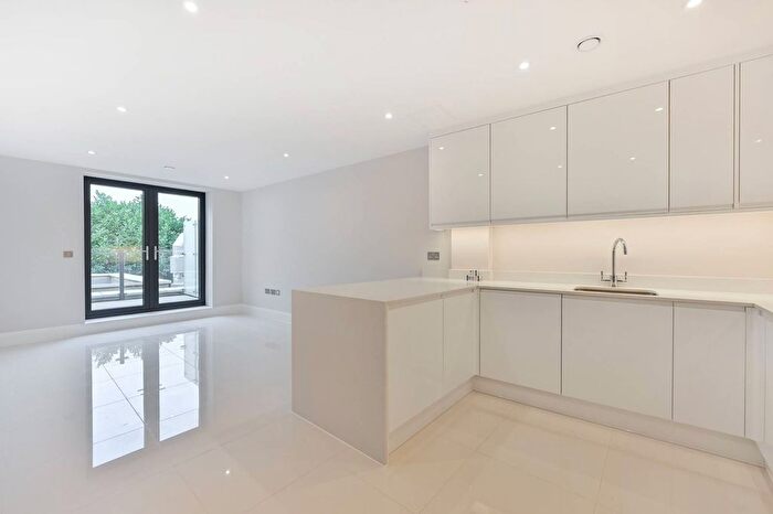 2 Bedroom Flat For Sale In Merton Road, South Wimbledon, London, SW19