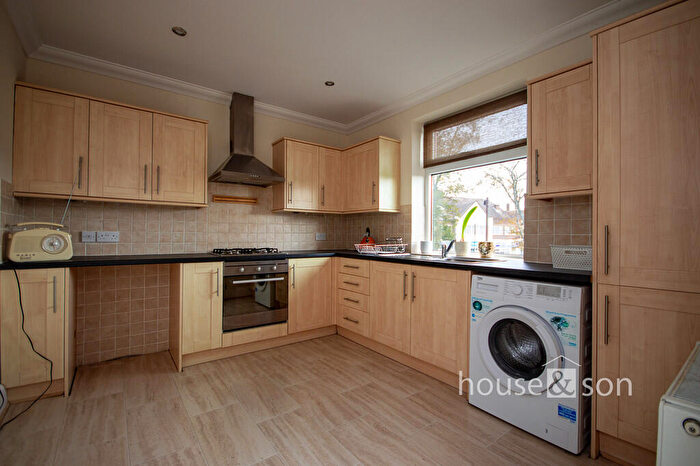 2 Bedroom Apartment For Sale In Coombe Avenue, Bournemouth, BH10