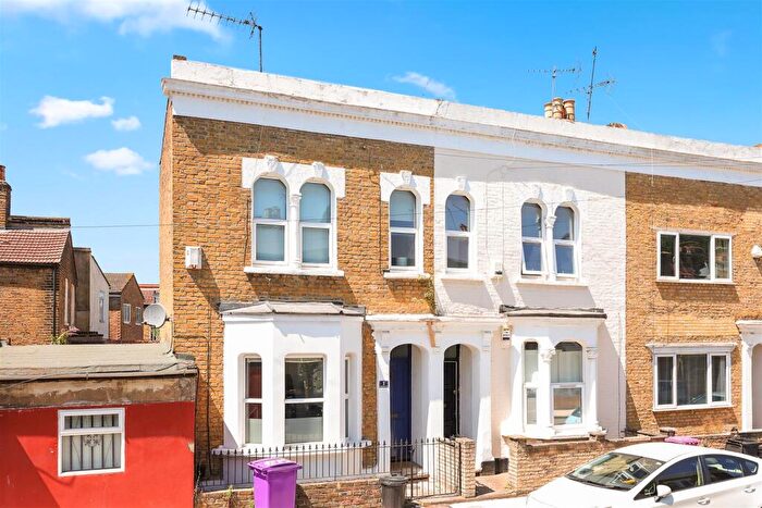 4 Bedroom End Of Terrace House To Rent In Maritime Street, Bow, E3
