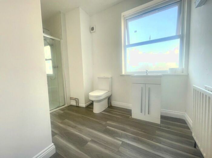 1 Bedroom House Of Multiple Occupation To Rent In High Street, Rochester, Kent, ME2