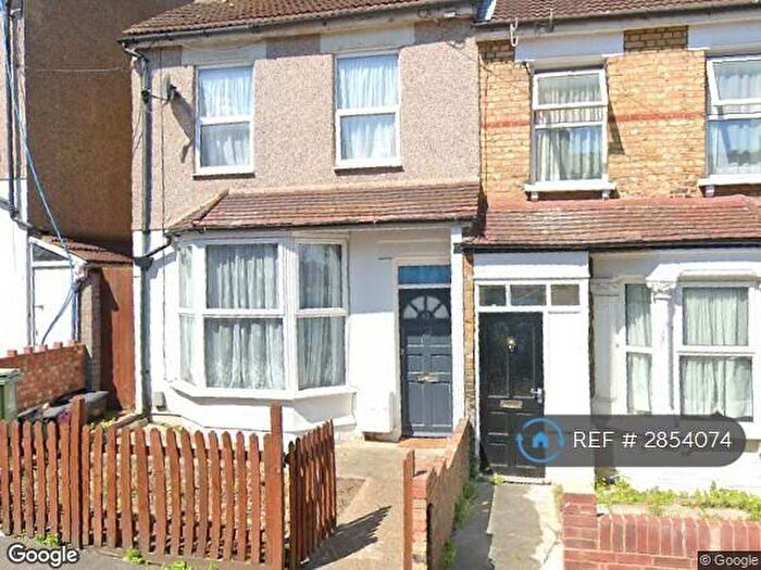 3 Bedroom Semi Detached House To Rent In Coleman Road, Belvedere, DA17
