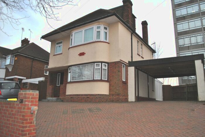 4 Bedroom Detached House To Rent In The Walk, Potters Bar, EN6