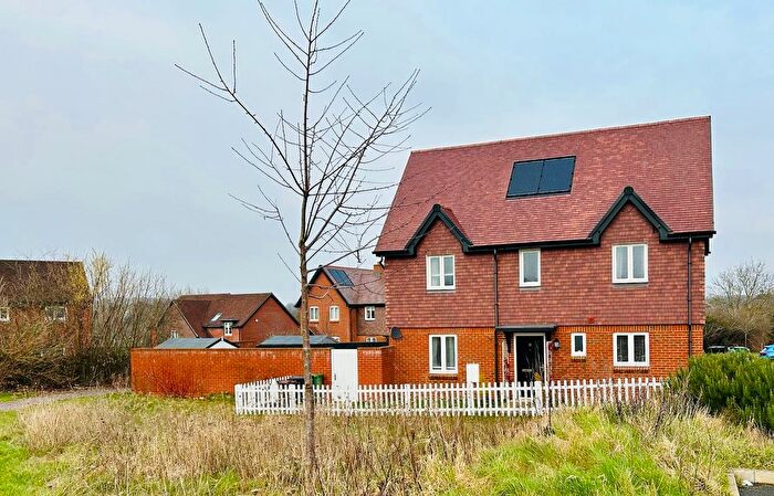 3 Bedroom Semi-Detached House For Sale In Burnet Lane, Kings Worthy, Winchester, Hampshire, SO23