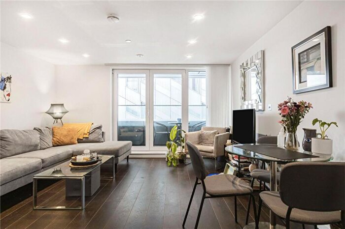 2 Bedroom Apartment To Rent In Eagle Point, City Road, London, EC1V