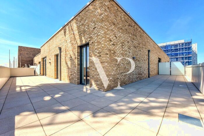 2 Bedroom Flat To Rent In Epsom House, Fairfield Avenue, TW18