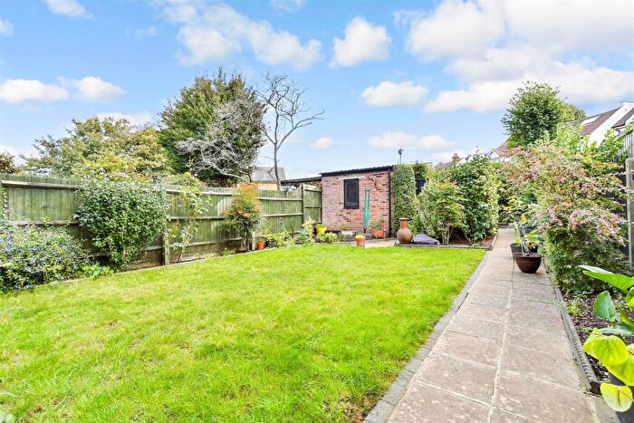 7 Bedroom Semi Detached House For Sale In Sanderstead Road, South Croydon, Surrey, CR2