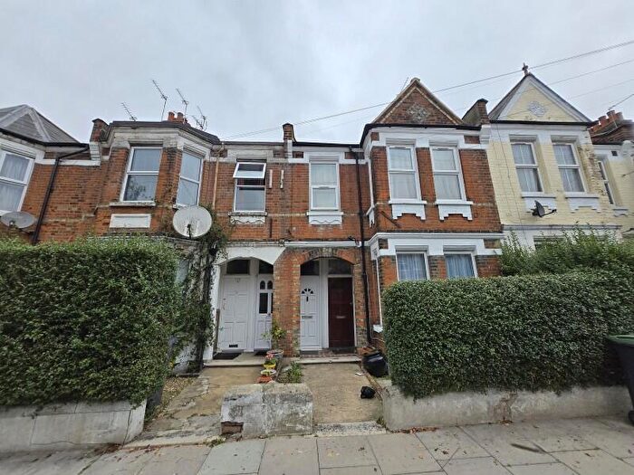 2 Bedroom Flat To Rent In Lyndhurst Road, Wood Green, N22