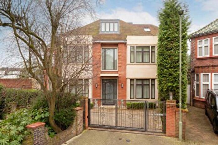 7 Bedroom Detached House For Sale In London, NW4