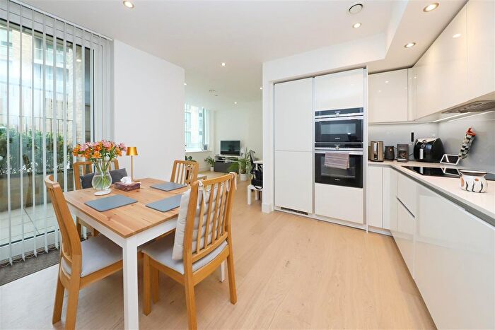 1 Bedroom Flat For Sale In Fitzroy Court, West Drayton, UB7