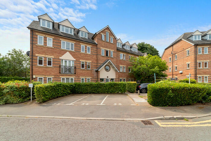 2 Bedroom Apartment To Rent In Victory Road, Wanstead, E11
