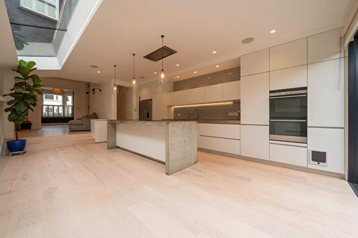 4 Bedroom Terraced House To Rent In Purves Road, Kensal Rise, London, NW10