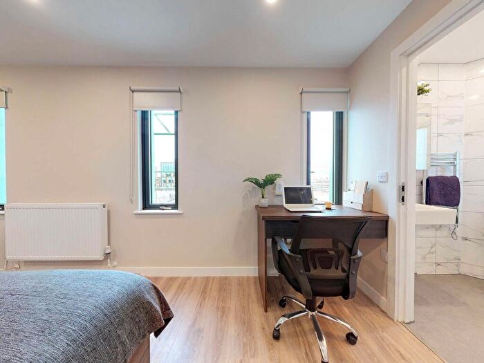 Apartment To Rent In Apt, Apollo Residence #, S1