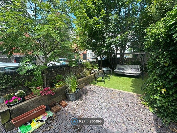 1 Bedroom Flat To Rent In Leigh Rd, Leigh On Sea, SS9