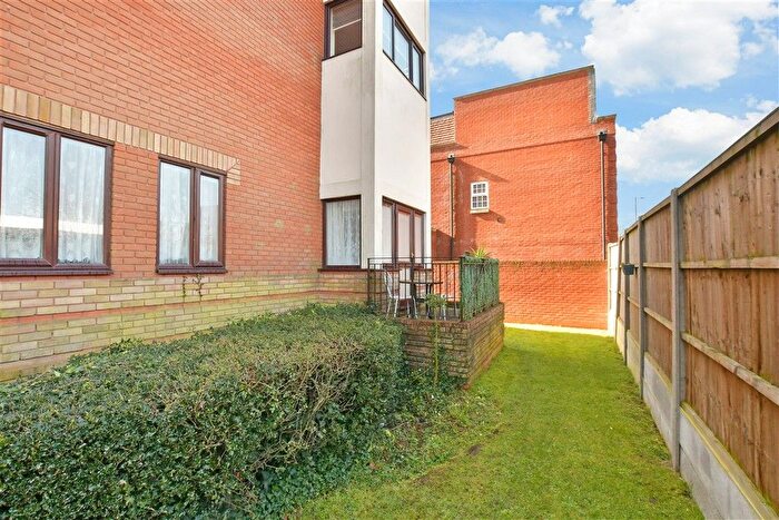 1 Bedroom Flat For Sale In Sun Street, Billericay, Essex, CM12
