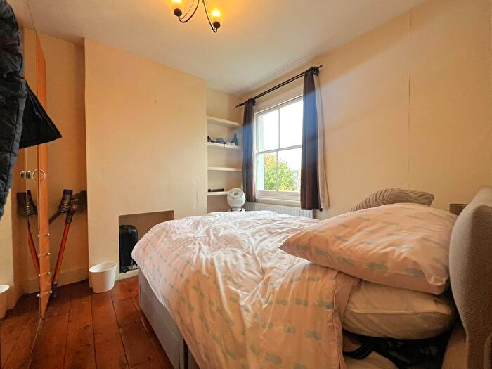 1 Bedroom Flat To Rent In Russell Road, Wimbledon, SW19