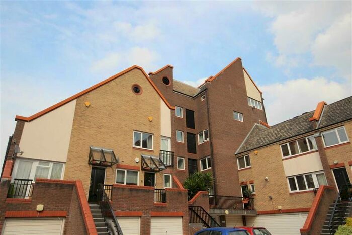 2 Bedroom Flat To Rent In Admiral Place, London, SE16