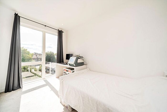 2 Bedroom Flat To Rent In Chiswick High Road, Chiswick, W4