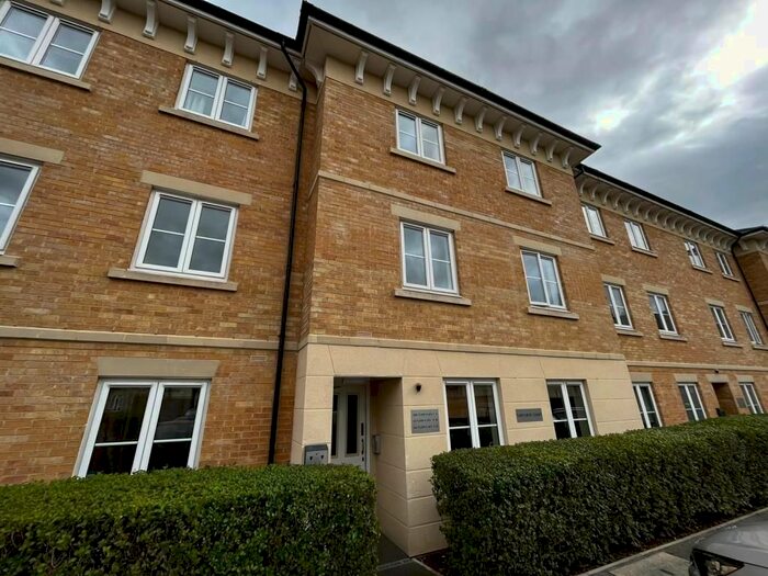 2 Bedroom Flat To Rent In Beech Lane, Carterton, OX18